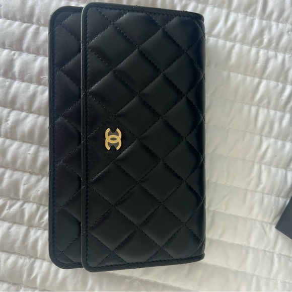 Black Chanel wallet on a chain - Picture 2 of 12